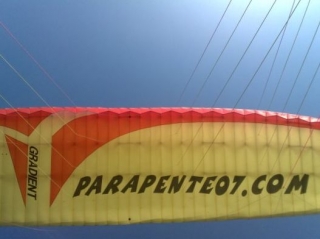  Bajo la vela del parapente